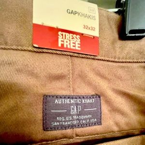 Gap men’s khakis classic fit 32 x 32 new with tags